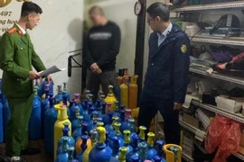 Hà Nội: Thu giữ kho khí bóng cười từ tin báo qua facebook 