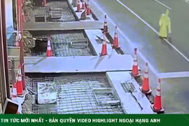 Dừng đèn đỏ, vô tình chứng kiến cảnh đáng sợ lúc nửa đêm