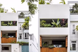 Nhà phố đơn giản mà nhiều khoảng trống tràn ngập thiên nhiên