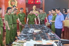 Vụ bắt nhóm tàng trữ hơn 200 khẩu súng: Đối tượng cầm đầu là ai?