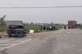 Bắc Ninh: Xe tải va chạm với ô tô đầu kéo, 2 người tử vong 