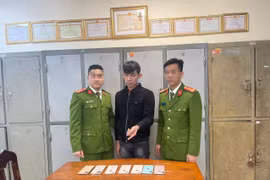 Đột nhập vào cửa hàng, cắt khóa trộm 7 điện thoại ở Hà Nội