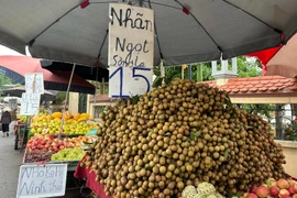 Giá rẻ bất ngờ, thị trường nhãn tươi lại ảm đạm hiếm thấy