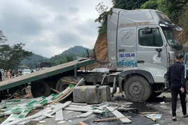 Hòa Bình: Tai nạn liên hoàn trên quốc lộ, giao thông ùn tắc kéo dài