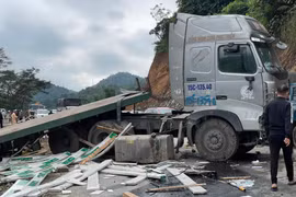 Hòa Bình: Tai nạn liên hoàn trên quốc lộ, giao thông ùn tắc kéo dài