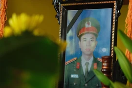 Thăng cấp bậc hàm đối với Thượng úy Trần Trung Hiếu hy sinh khi bắt tội phạm