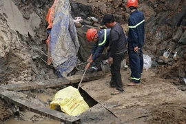 Toàn cảnh vụ bé trai rơi xuống hố sâu 35m ở Đồng Tháp