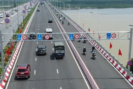 Hà Nội: Nâng tốc độ ô tô đi lại trên cầu Vĩnh Tuy lên 60km/giờ
