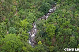 Ngắm vẻ đẹp hùng vĩ, hoang sơ của thác Khe Vằn Bình Liêu