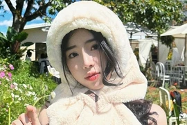 Ngắm nhan sắc cực xinh của bạn gái tiền đạo Nguyễn Quốc Việt 