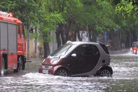 Dân thủ đô lội “bì bõm” trước ngày Quốc khánh