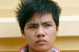 Bắt nạn nhân “mây mưa” xong rồi cướp