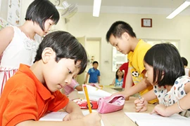 Bỏ chấm điểm học sinh lớp 1: Sẽ phải hướng dẫn lại