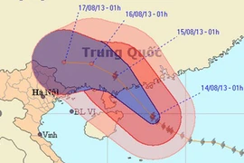 Bão Utor dậy sóng Biển Đông... suy yếu thành áp thấp