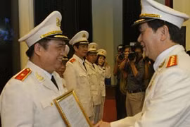 Tướng Đỗ Hữu Ca có gần 57% tín nhiệm cao