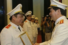 Tướng Đỗ Hữu Ca có gần 57% tín nhiệm cao