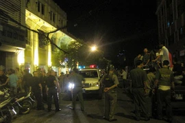 Đột kích quán bar, đưa 120 người về đồn công an