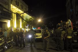 Đột kích quán bar, đưa 120 người về đồn công an