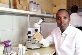 Độc đáo xà phòng chống muỗi đốt tại châu Phi