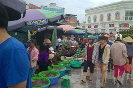 Quảng Ninh: Chủ hàng hải sản dùng chày đánh khách chảy máu