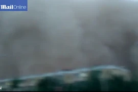 Video: Bão cát “nuốt chửng” cả thành phố trong vài phút