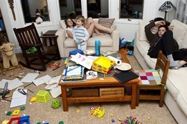 Những hành động xấu làm hư con cha mẹ nên tránh