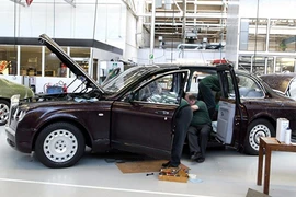 Xe chống đạn 10 triệu bảng của Nữ hoàng Anh