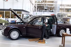 Xe chống đạn 10 triệu bảng của Nữ hoàng Anh