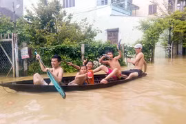 Máy bay không thể hạ cánh xuống Cam Ranh do mưa lớn