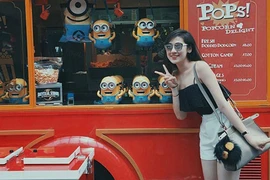 Tủ đồ hàng hiệu gây choáng của Á hậu Tú Anh