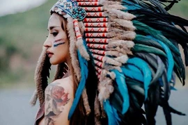 Ngắm nữ thổ dân xăm trổ 8X hoang dã và gợi cảm 