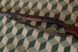 Tưởng cháu là gà rừng, chú bóp cò nổ súng