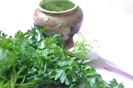 Da mịn màng, trắng bóc trong 1 tuần nhờ dùng loại lá rẻ tiền này