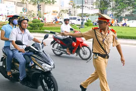 Thượng tá CSGT: Người mua rủi ro nếu không "sang tên đổi chủ"