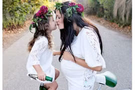 Ngắm chùm ảnh mẹ và con gái không thể đáng yêu hơn