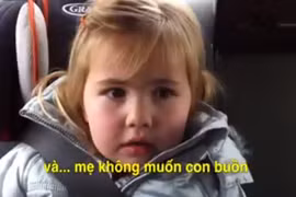 Siêu dễ thương cô bé tha thứ cho mẹ vì ăn hết kẹo của mình