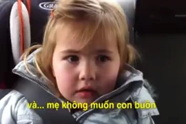 Siêu dễ thương cô bé tha thứ cho mẹ vì ăn hết kẹo của mình