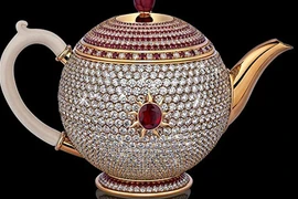 Ấm trà đắt nhất thế giới dát kim cương, hồng ngọc
