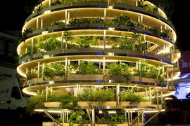 Ngắm "quả cầu nông trại" lung linh tại Copenhagen