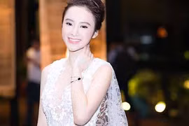 Angela Phương Trinh hóa “nữ thần” với đầm ren xuyên thấu gợi cảm