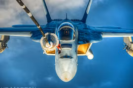 Ảnh tuyệt đẹp cảnh chiến đấu cơ “bú sữa” trên không