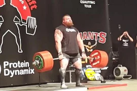 Lực sĩ vỡ mạch máu khi nâng tạ nửa tấn 