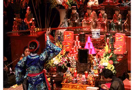 Bí mật trong giới đồng cốt