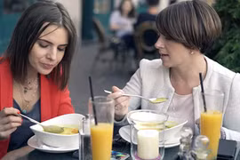 Điều tối kỵ trong quy tắc ăn uống lạ lùng trên thế giới 