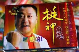 Ép nhân viên thử Viagra giả và ngủ với gái mại dâm