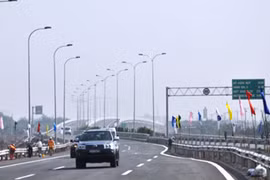 Cho xe máy chạy vào cao tốc TPHCM-Long Thành-Dầu Giây để giảm ùn tắc