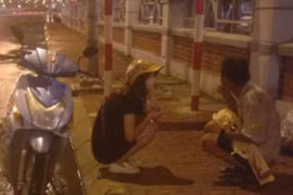 Bão mạng hành động của cô gái đi xe ga với người đàn ông