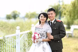 Ảnh cưới lãng mạn của hai chiến sĩ công an trẻ Bắc Giang