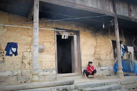 Ngắm tuyệt tác nhà trình tường còn sót lại ở Đồng Văn