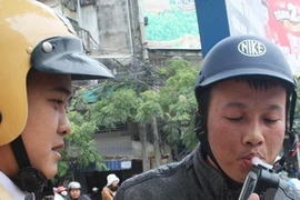 Uống nhiều bia rượu khi lái xe có thể bị phạt tới 18 triệu đồng